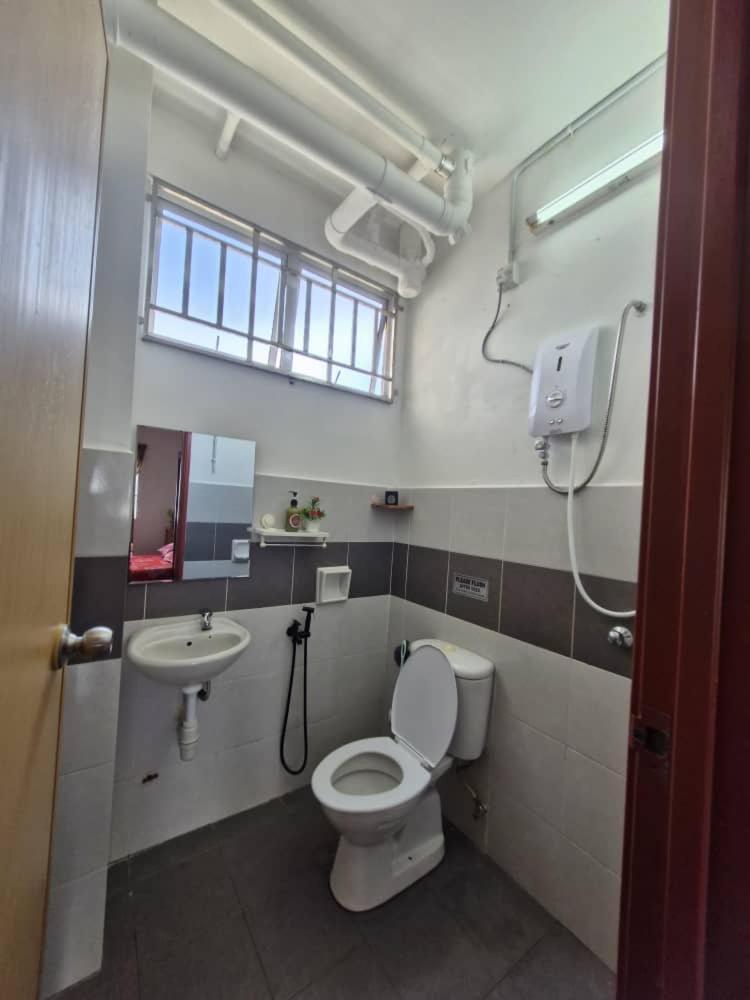 Homestay Kuala Terengganu Rose House Pantai Batu Buruk Eksteriør bilde